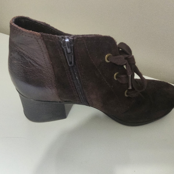 Naturalizer Brown Suede Ankle Booties Sz 6.5  Hotter N5 Comfort Suede Leather - Picture 3 of 12